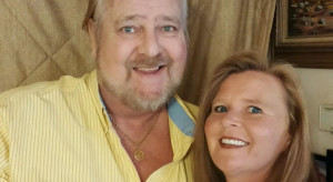 Alabama MENTOR foster parents Milton and Cindy take selfie and celebrate family